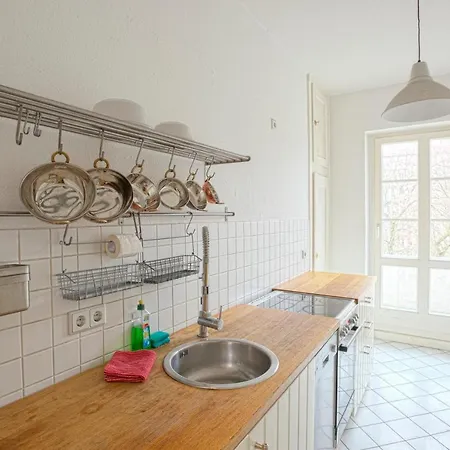 Apartment 3-raumwohnung Mit Balkon *