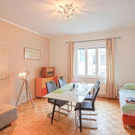 3-raumwohnung Mit Balkon Apartment *