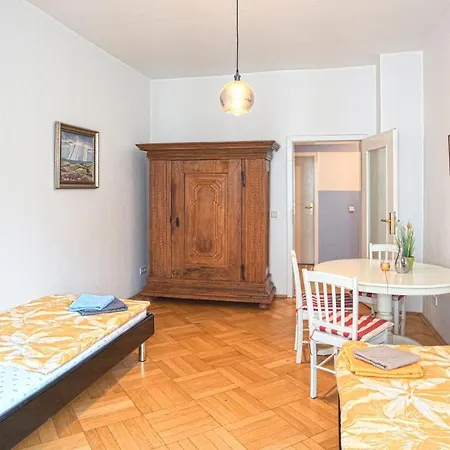 3-raumwohnung Mit Balkon Apartment *