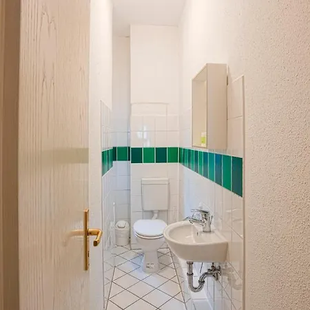 Apartment 3-raumwohnung Mit Balkon *
